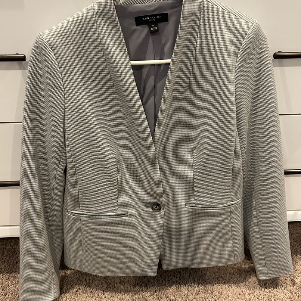 Ann Taylor Women's Black and White Blazer